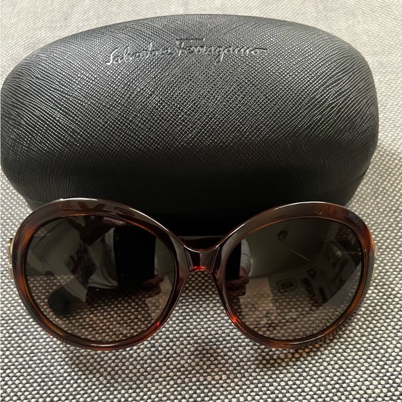 Salvatore Ferragamo SF799SA Round Sunglasses - Picture 7 of 14